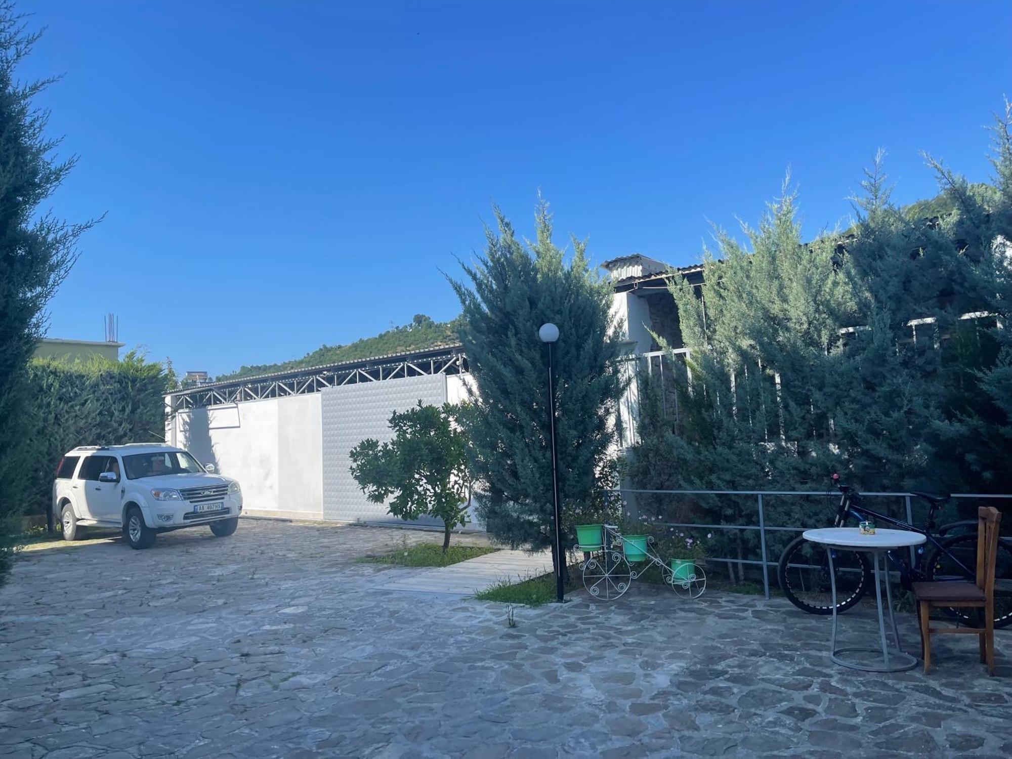 Hotel Latifi Gramsh Exterior foto